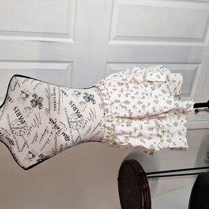 NWT Kirious Los Angeles Cream Floral Tiered Ruffle Shorts Women M